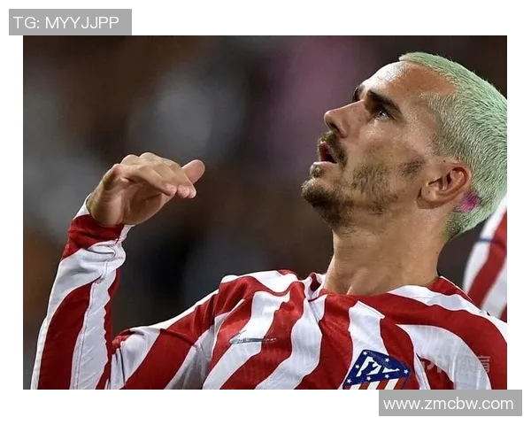 足球球星关键时刻打中横梁全场惊呼错失绝佳进球良机